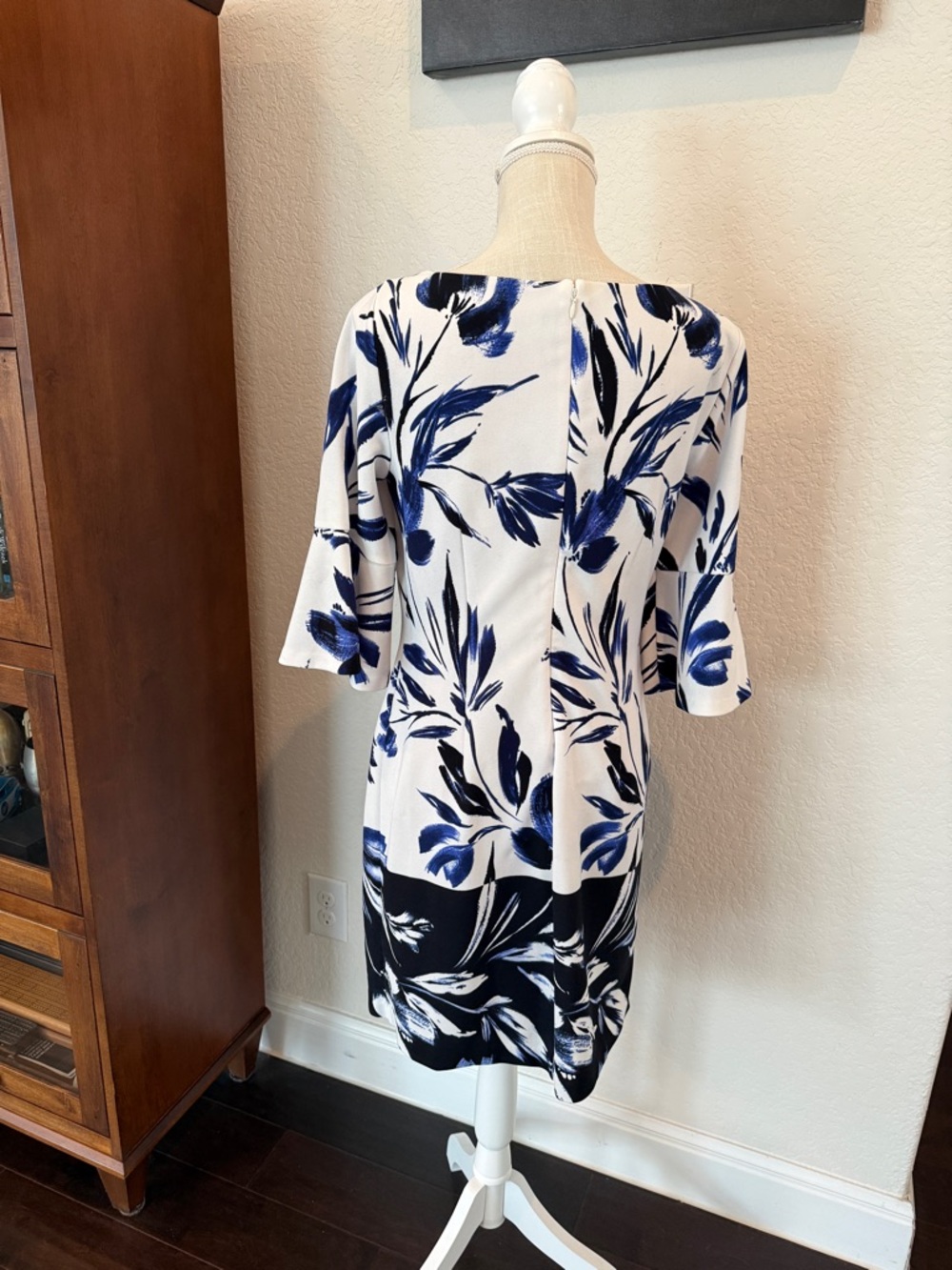 Vince Camuto White and Navy Floral Midi Dress - Picture 5 of 5